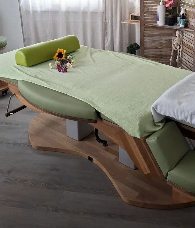 Behandlungsliege für die Fussreflexzonenmassage in der Praxis Ruhe in dir in Lachen